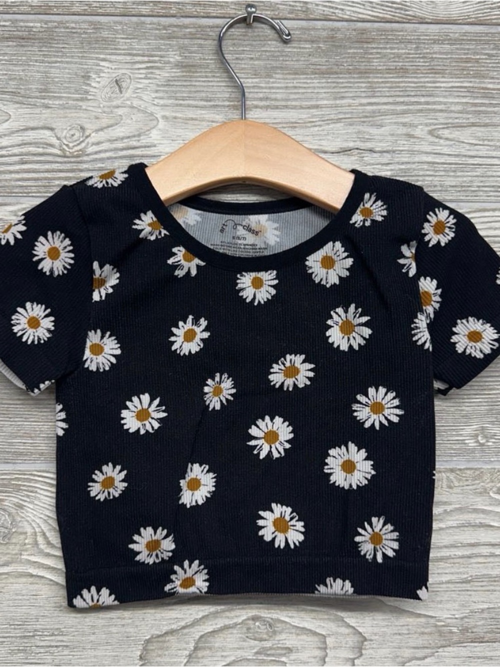 art class Black Short Sleeve Tee with White Daisy Print